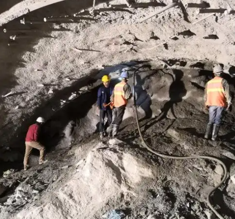 蒲城拱顶带模注浆料的施工流程及注意事项